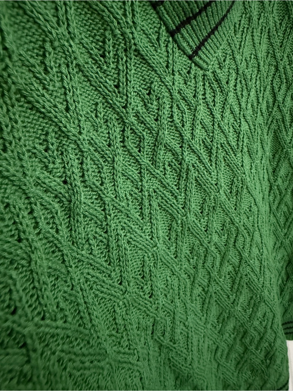 NWOT CAbi Lucky Day Pullover Kelly Green Cable Knit V-Neck Sweater w/ Black Trim - Picture 8 of 13